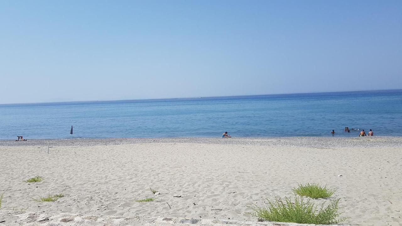 Appartamenti Vacanze Villa Meo Villafranca Tirrena Exterior foto