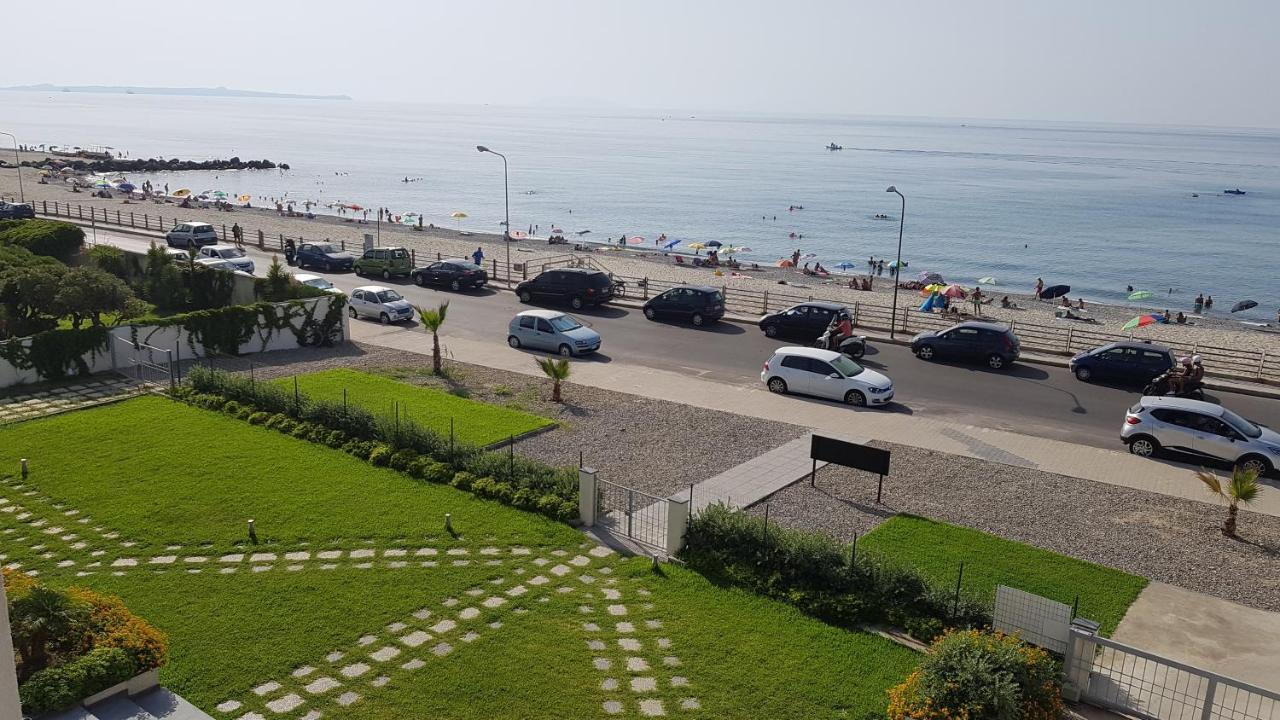 Appartamenti Vacanze Villa Meo Villafranca Tirrena Exterior foto