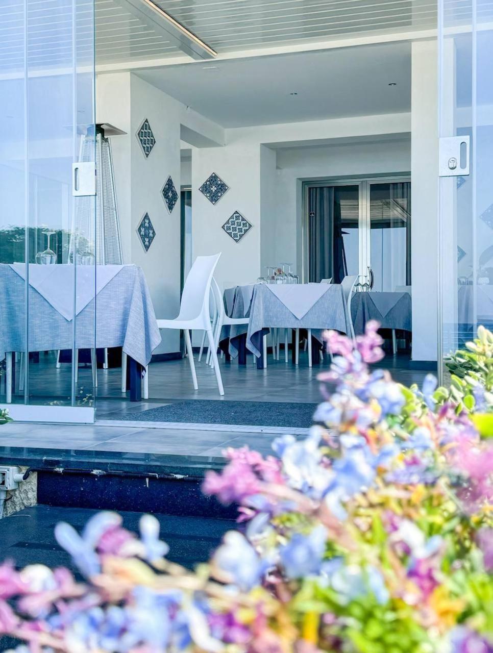 Appartamenti Vacanze Villa Meo Villafranca Tirrena Exterior foto