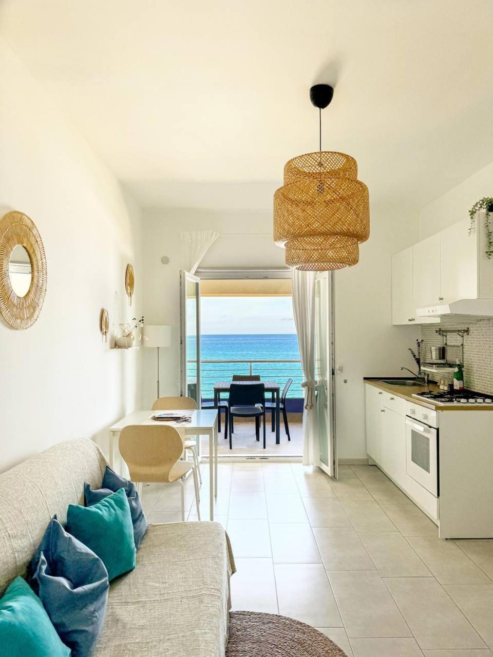 Appartamenti Vacanze Villa Meo Villafranca Tirrena Exterior foto