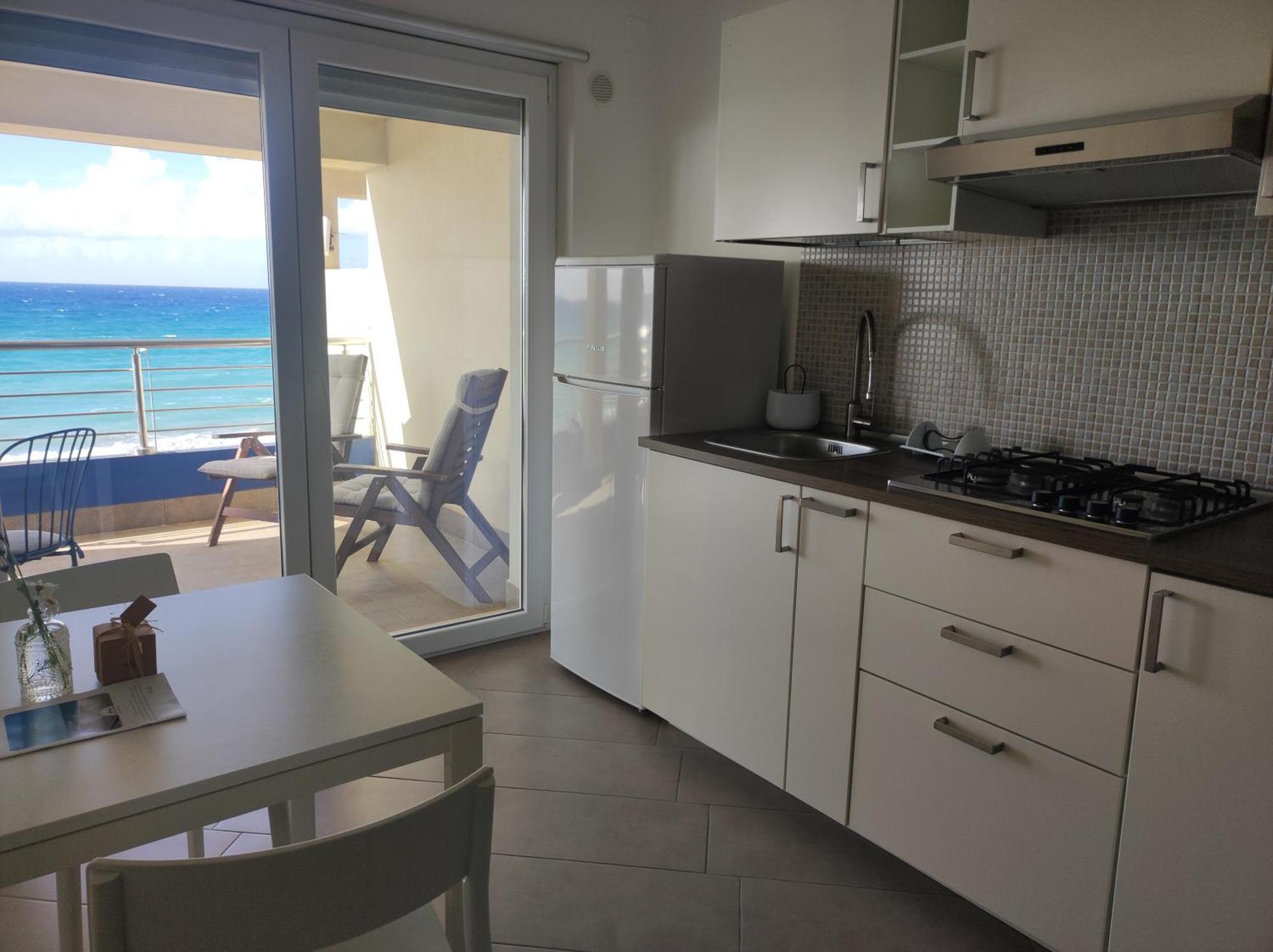 Appartamenti Vacanze Villa Meo Villafranca Tirrena Exterior foto