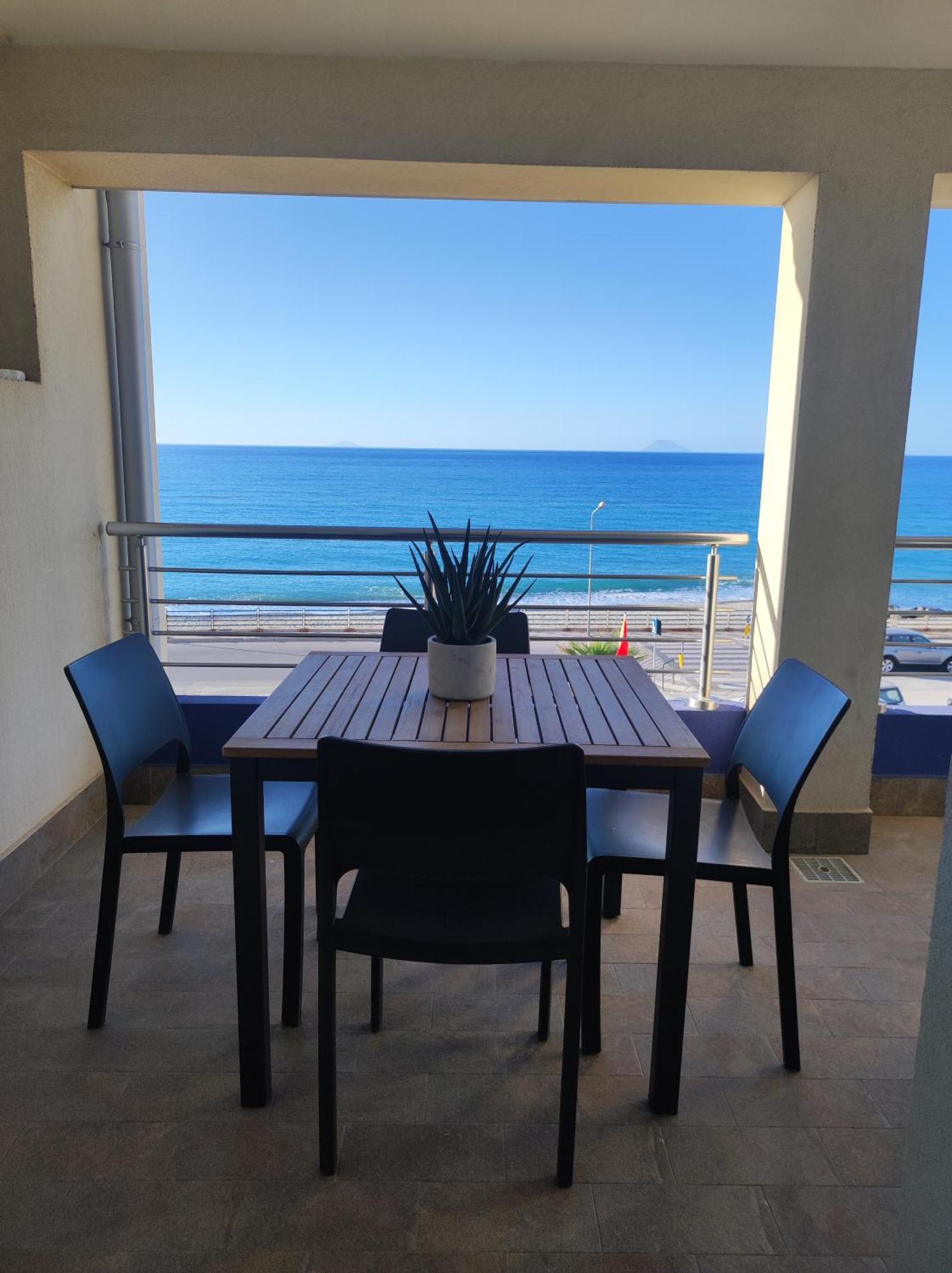 Appartamenti Vacanze Villa Meo Villafranca Tirrena Habitación foto