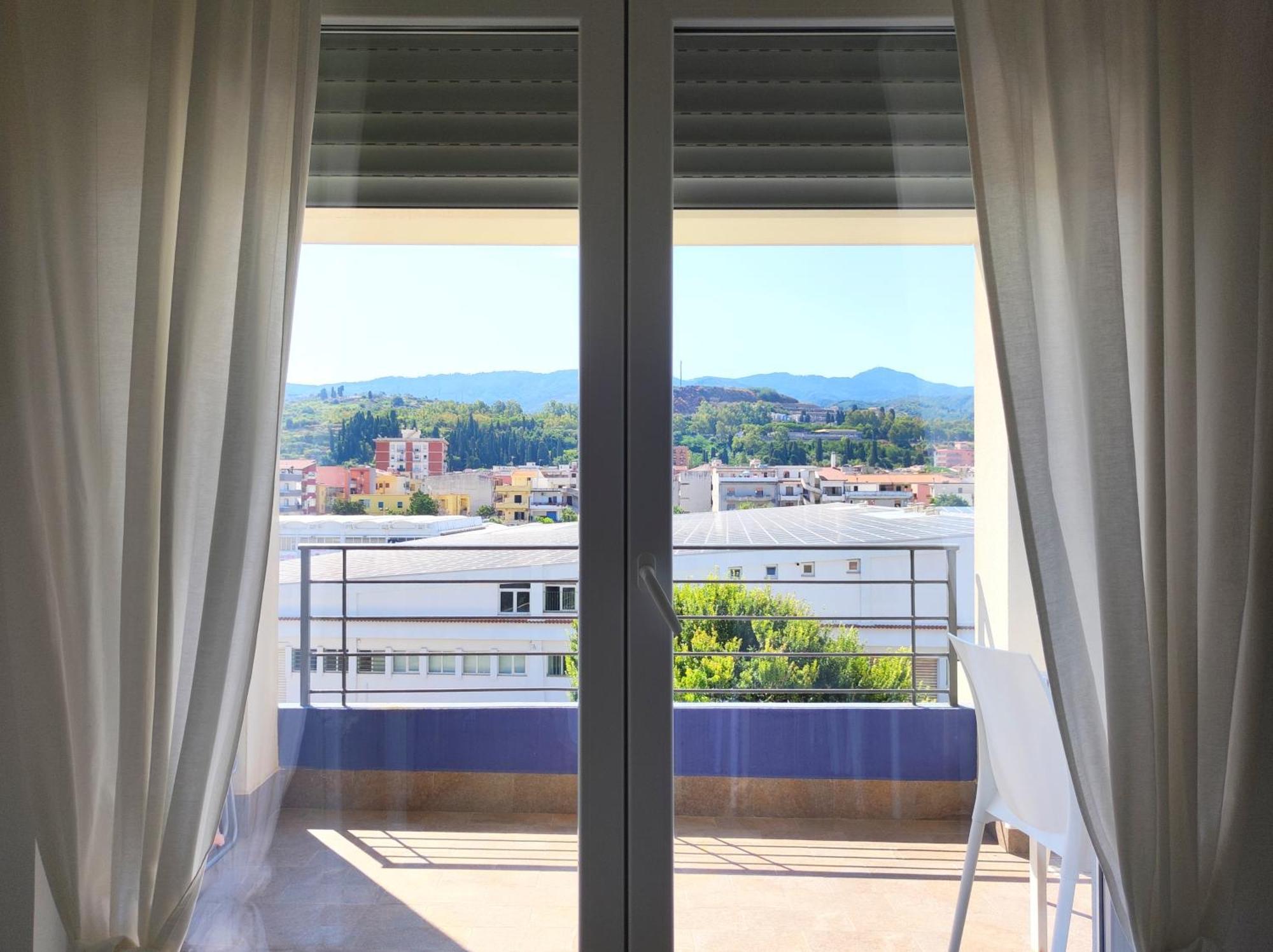 Appartamenti Vacanze Villa Meo Villafranca Tirrena Habitación foto
